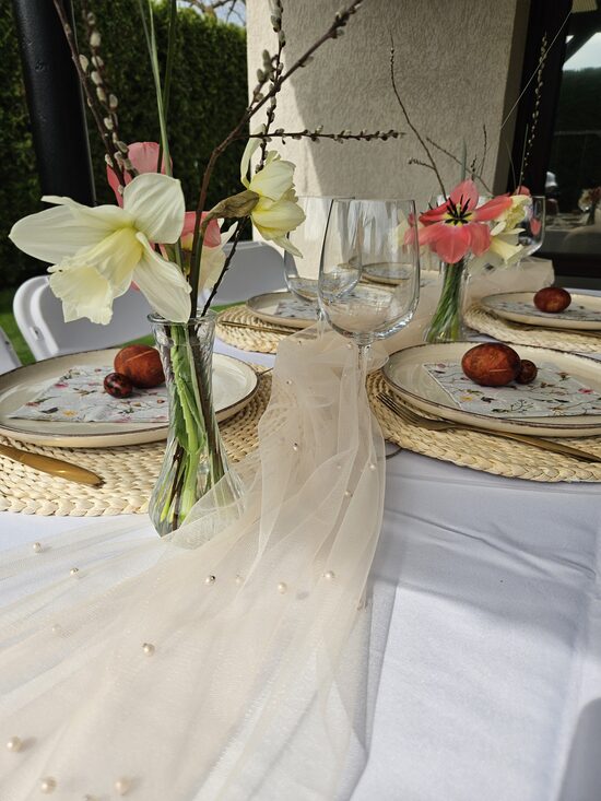 Šampanieša krāsas pērļu galda celiņš