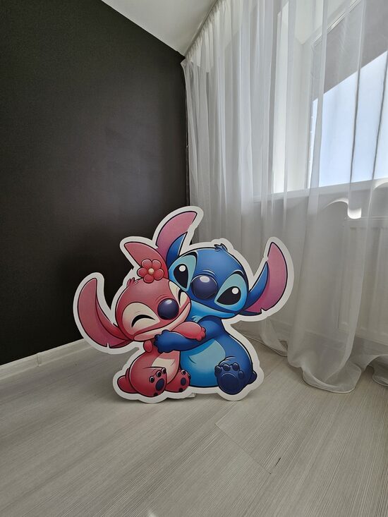 Tematiskā stāvfigūra- Stičs un rozā Angel