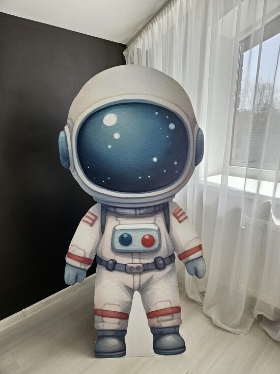 Tematiskā stāvfigūra- astronauts